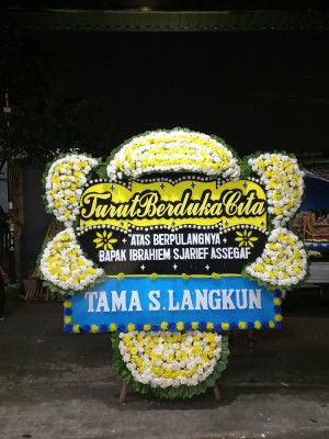 Papan Bunga Duka di Regolwetan